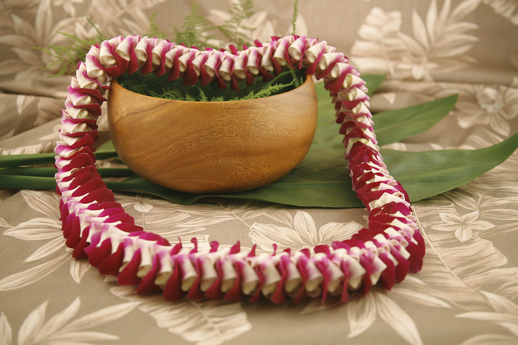 Kihi Orchid Lei full shot